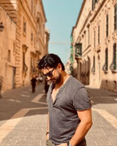 Aftab Shivdasani Instagram - Your heart tells you big things in little ways…
Listen. 💫🤍
- Butterflies rising.