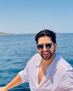 Aftab Shivdasani Instagram - ‘If you are very quiet, you can hear the secrets whispered by the sea.’ 🌊 ☀️ 
#peace