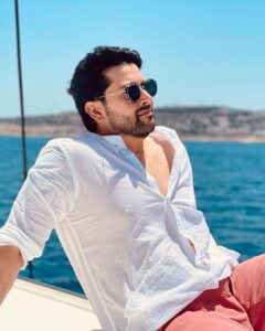 Aftab Shivdasani Instagram - ‘If you are very quiet, you can hear the secrets whispered by the sea.’ 🌊 ☀️ 
#peace