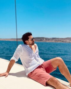 Aftab Shivdasani Instagram - ‘If you are very quiet, you can hear the secrets whispered by the sea.’ 🌊 ☀️ 
#peace