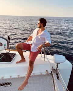 Aftab Shivdasani Instagram - ‘If you are very quiet, you can hear the secrets whispered by the sea.’ 🌊 ☀️ 
#peace