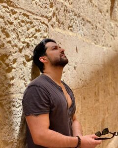 Aftab Shivdasani Instagram - “Meet me in the middle of your story when the soul is worn but wise.” 💫🧿
- Angie Weiland-Crosby