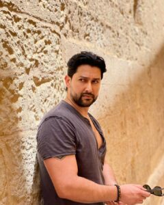 Aftab Shivdasani Instagram - “Meet me in the middle of your story when the soul is worn but wise.” 💫🧿
- Angie Weiland-Crosby