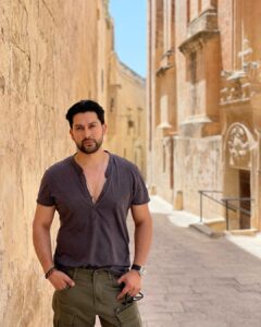 Aftab Shivdasani Instagram - “Meet me in the middle of your story when the soul is worn but wise.” 💫🧿
- Angie Weiland-Crosby