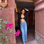 Aisha Sharma Instagram - Oh the habits of my heart I can't say no #weekend #weekendvibes Narender Bhavan, Bikaner