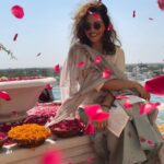 Aisha Sharma Instagram - Happy Women’s Day & A very happy Holi . ♥️#incredibeindia #travel #aishatravels Narender Bhavan, Bikaner