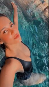 Aisha Sharma Instagram - Those rose-colored glasses look cute on me ! @amanbagh #monday #mondayblues💙 #Amanbagh #TheSpiritOfAman #AmanWellness #AmanFoodie #AmanAdventure