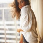 Aisha Sharma Instagram - I am classy, I am modern, I live by my own design I'm cherry, I'm lemon, I'm the sweetest key lime pie I'm electric, I'm bass, I'm the beat of my own drum I could make your goosebumps raise with the tracing of my thumb 📸 - @keegancrasto @publicbutterindia 🫶🏾🫶🏾
