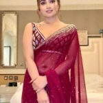 Aishwarya Devan Instagram - Life isn’t perfect…but my sari draping can be ! 😉 . #tb #indianwedding #galanight #sareelove #indianwear #uae #waldorfastoria Waldorf Astoria Ras Al Khaimah