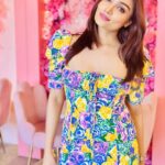 Aishwarya Devan Instagram - Find me in the garden 🌸 . #aboutyesterday #outnabout #dubai #blooming #fashiongram @saya.brasserie Saya Caffe Wasl 51
