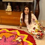 Aishwarya Devan Instagram - #happyonam 🌸🌺🌼