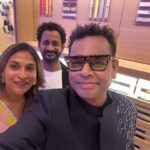 Aishwarya R. Dhanush Instagram - Dress up ..look up ..show up..after a day of work ..worth it ! Thank you @apple #timcook sir and #shvetha for making me dress up and come for this awesome opening ! Of course always a pleasure being around you @arrahman sir ! (Will never miss a photo op with you ) #eveningtoremember