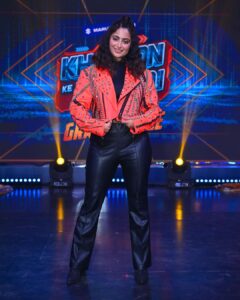 Aishwarya Sharma Bhatt Instagram - Once a Khiladi Always a Khiladi ❤️
Thankyou Rohit sir @itsrohitshetty for being our mentor, for motivating all of us on every step of our journey so greatful to you 😇🙏🏻 
Thankyou @colorstv & @endemolshineind it was great working with you all 😊
Special thanks to @zubin_khan @krunali._ @pooja_833 for being there for us whenever we all needed you guys 😘🤗 
Thanks @samarpitbajaj for annoying me a lot 😂😂😂
And thanks to the whole kkk team and all contestants love you all 😘❤️🙏🏻

Jewellery: @azotiique
Heels: @londonrag_in
Stylist: @stylebysaachivj
Team:@sanzimehta777 @
Hair by @farhastylist 
Makeup by @reshamkundnani 
#kharonkekhiladi #khatronkekhiladi13 #kkk13 #aishwaryasharma