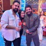 Aishwarya Sharma Bhatt Instagram - Once a Khiladi Always a Khiladi ❤️ Thankyou Rohit sir @itsrohitshetty for being our mentor, for motivating all of us on every step of our journey so greatful to you 😇🙏🏻 Thankyou @colorstv & @endemolshineind it was great working with you all 😊 Special thanks to @zubin_khan @krunali._ @pooja_833 for being there for us whenever we all needed you guys 😘🤗 Thanks @samarpitbajaj for annoying me a lot 😂😂😂 And thanks to the whole kkk team and all contestants love you all 😘❤️🙏🏻 Jewellery: @azotiique Heels: @londonrag_in Stylist: @stylebysaachivj Team:@sanzimehta777 @ Hair by @farhastylist Makeup by @reshamkundnani #kharonkekhiladi #khatronkekhiladi13 #kkk13 #aishwaryasharma