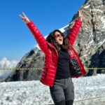 Aishwarya Sharma Bhatt Instagram - Love in the Air ❤️ #interlaken @myswitzerlandin @interlaken @jungfraujochtopofeurope #aishwaryasharma #neilbhatt #switzerland #ineedswitzerland #interlaken #jungfrauregion #neilkiaish #honeymoon