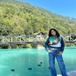 Aishwarya Sharma Bhatt Instagram - Love in the Air ❤️ #interlaken @myswitzerlandin @interlaken @jungfraujochtopofeurope #aishwaryasharma #neilbhatt #switzerland #ineedswitzerland #interlaken #jungfrauregion #neilkiaish #honeymoon