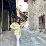 Aishwarya Sharma Bhatt Instagram - Drama is always there 🎭🤪 this time I Chose #montreux for that 🎬😁 @montreuxriviera @chaplins.world @myswitzerlandin #montreuxriviera #chaplinsworld #ineedswitzerland #aishwaryasharma #dramaqueen #switzerland #charlichaplin #freddymercury #queens #wewillrockyou Montreux, Switzerland