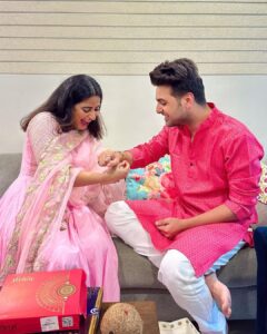 Aishwarya Sharma Bhatt Instagram - Happy Rakshabandhan ❤️🤗🙏🏻

#aishwaryasharma #vihanverma #sharmaverma #bhaibehen #rakshabandhan #rakshabandhan2023