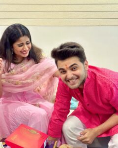 Aishwarya Sharma Bhatt Instagram - Happy Rakshabandhan ❤️🤗🙏🏻

#aishwaryasharma #vihanverma #sharmaverma #bhaibehen #rakshabandhan #rakshabandhan2023
