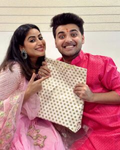 Aishwarya Sharma Bhatt Instagram - Happy Rakshabandhan ❤️🤗🙏🏻

#aishwaryasharma #vihanverma #sharmaverma #bhaibehen #rakshabandhan #rakshabandhan2023