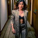 Akasa Instagram - sprinkling a lil bit of baddie-Kasa amidst all the soft-Kasa posts 🤌🏼 (swipe until the end for sachai) • photos: @mnvlade • • • • • • • • #akasa #akasasingh #akasasing #akasakebesties #akasians #trending #love #fyp #explore #fashion #ootd #femininegoddess #trendingreels #naagin #shringaar #biggboss #thick #punjaban #trendingsongs #manmaani