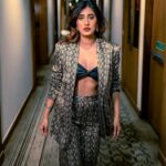 Akasa Instagram - sprinkling a lil bit of baddie-Kasa amidst all the soft-Kasa posts 🤌🏼 (swipe until the end for sachai) • photos: @mnvlade • • • • • • • • #akasa #akasasingh #akasasing #akasakebesties #akasians #trending #love #fyp #explore #fashion #ootd #femininegoddess #trendingreels #naagin #shringaar #biggboss #thick #punjaban #trendingsongs #manmaani