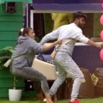 Akshara Reddy Instagram - Nothing brings me more happiness than being recognized by my fans for all the hard work that i put in the bigboss house. Yes what seems like a task, is a lot more than that.. I have had several bruises & cuts.. but its totally worth it.. Shoutout to all the women .. those who think they are any less than a man, no your not. We are no less . 💪🏻💪🏻 Thank you for always showering me with love. When people around me were laughing during many of these tasks, am glad some of you recognized the hard work put in. 🙏🏻🙏🏻 Video Edit by sundar @akshara_varun__fanpage #Akshara #aksharareddy #aksharabiggboss #bigbosss5tamil #biggbosstamil #taskqueen #fitnessqueen #fitness #boxing #boxingtraining #beautyqueen #womenpower #strength #biggboss #guggu #guggupapa #fitnessalways #fitlife #fitnessfirst #loveyourself