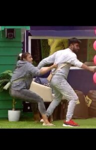Akshara Reddy Instagram - Nothing brings me more happiness than being recognized by my fans for all the hard work that i put in the bigboss house. 
Yes what seems like a task, is a lot more than that.. I have had several bruises & cuts.. but its totally worth it.. 

Shoutout to all the women .. those who think they are any less than a man, no your not. We are no less . 💪🏻💪🏻 

Thank you for always showering me with love. When people around me were laughing during many of these tasks, am glad some of you recognized the hard work put in. 🙏🏻🙏🏻 

Video Edit by sundar @akshara_varun__fanpage 

#Akshara #aksharareddy #aksharabiggboss #bigbosss5tamil #biggbosstamil #taskqueen #fitnessqueen #fitness #boxing #boxingtraining #beautyqueen #womenpower #strength #biggboss #guggu #guggupapa #fitnessalways #fitlife #fitnessfirst #loveyourself