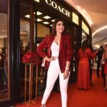 Akshara Reddy Instagram - Coach Exclusive preview of Spring / Summer collection.. Mau: @contourbynaveena Hair: @mani_stylist_ Wardrobe: @_.rubeenavogueofficial._ @rubyafroz80 #Akshara #aksharareddy #aksharabiggboss #bigbosss5tamil #biggbosstamil #guggu #guggupapa #fashion #model #coach