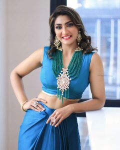 Akshara Reddy Instagram - Mua: @contourbynaveena 
Jewellery: @fineshinejewels 
Designer: @naziasyedofficial 
Photographer: @mohan_vallap