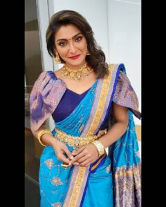 Akshara Reddy Instagram - Mua: @contourbynaveena 
Hair: @paviartistry_
Designer: @one_stitch_designs 
Jewellery: @fineshinejewels