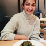 Akshara Reddy Instagram - All the singles raise ur hand this valentines day.. To all the couples, single ponnunga saaabam unnagala summa vidadhu 😝😝 omg I'm so evil 😈 🤪🙊 hehehe 😝