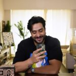 Aly Goni Instagram - Practice makes a man perfect toh sabko pata hai, but successful wohi log hote hai jo ye karte bhi hai! Aur life ho ya poker consistency bohat zaroori hai mere bhai! Ab jin logon ne mujhse poker ke baare me pucha unko mai bas 2 cheeze bolunga…Accha hand banao ya apne se accha hand fold karao! Aur ab batao how many chips I won in this hand?🤔 #PokerLife #PokerWorld #PokerGrind #PokerFame #PokerHustle #PokerMaster #PokerDreams