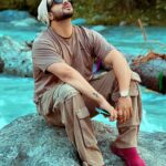 Aly Goni Instagram - Shor wali iss duniya mein sukoon bhara lamha ho tum… 🏔️