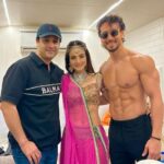 Ameesha Patel Instagram – About yesterday….PERFORMANCE ready @tigerjackieshroff @kuunalgoomer 🔥🔥🔥💖💖💖💖