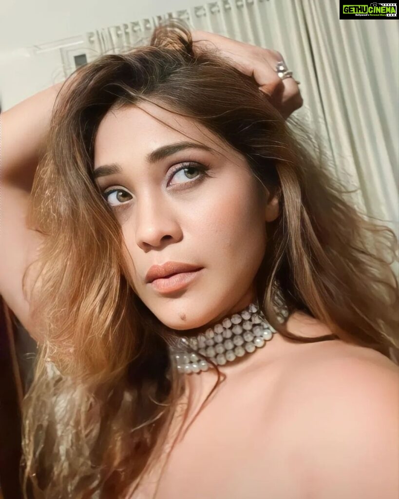 Amrapali Gupta Instagram - 🫂🫶🏻 @amrapalliyashsinha 💋 #amrapalligupta #amrapalli #beautiful