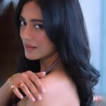 Amrita Rao Instagram - Wot Jhumka 🤔 Styled by @mrignain ✨ Outfit & Jewels by @krupa_jain #jhumka #whatjhumka #aaliabhatt #ranveersingh #trending #songs