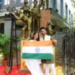 Amrita Rao Instagram - Aaj Raksha Bandhan Hain.... Magar Hamari Desh ki Joh Rakhaha Kartey Hai unko Hamara Koti Koti Pranam ! Above are the Beautiful pics from the 15th August event. We are grateful to NMIC for choosing us to unveil their new Artwork Its a Temple for Cinema Lovers & Students of Cinema MUST VISIT #rakshabandhan #happyrakshabandhan National Museum of Indian Cinema