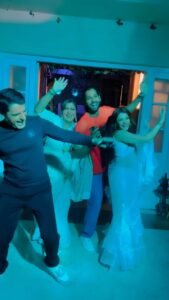 Anisha Hinduja Instagram - We scared them 😂😂😂🤪

#bts #shoot #shootmode #kundalibhagya #fun #funnyvideos #funnyreels #funtimes #comedy #comedyvideos #reelsinstagram #foryou #foryoupage #explore #trendingreels #viralvideos #actorslife #actorslifestyle #nidhi #nidhihinduja #akankshajuneja