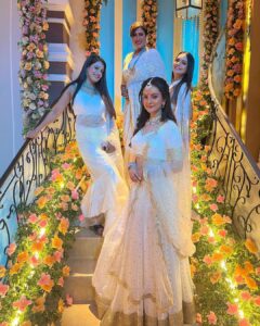 Anisha Hinduja Instagram - The purpose of our life is to be happy🫶🫶 
#my #kundalibhagya #family #nofilter #onlylove #picoftheday #happiness #fun #joy #lovethemsomuch #❤️