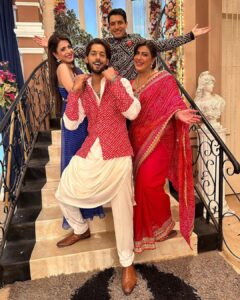 Anisha Hinduja Instagram - Family is where life begins and love never ends #❤️ #🧿 
#our #bonding #needs #nofilter 
#only #love 
#kundalibhagya