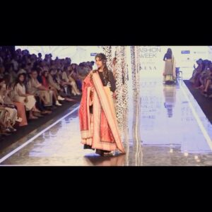 Anjali Lavania Instagram - Backstage mischief to runway magic ... 🌈🧚🏻‍♀️ #lakmefashionweek #lakmefashionweek2020 #anjalilavania #modellife #mumbai #backstageshenanigans #runwayfashion #india