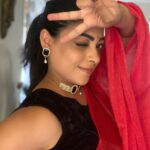 Anjali Rao Instagram - Tu Kheech Meri Photo wali pose 📸 Styled by @titli_collections #postoftheday #saree #sareedrape #trials #styling #costumestyling #photo #instagram Chennai, India