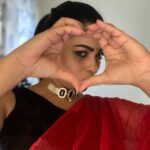 Anjali Rao Instagram - Tu Kheech Meri Photo wali pose 📸 Styled by @titli_collections #postoftheday #saree #sareedrape #trials #styling #costumestyling #photo #instagram Chennai, India