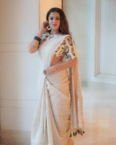 Anjana Rangan Instagram - For The Grand celebration of #Maamannan 50th Day! ✨
📸 : My fav @camerasenthil Ji! 
Saree : @kanakadharadrapes 
Blouse : @magicbyjeeni ✨