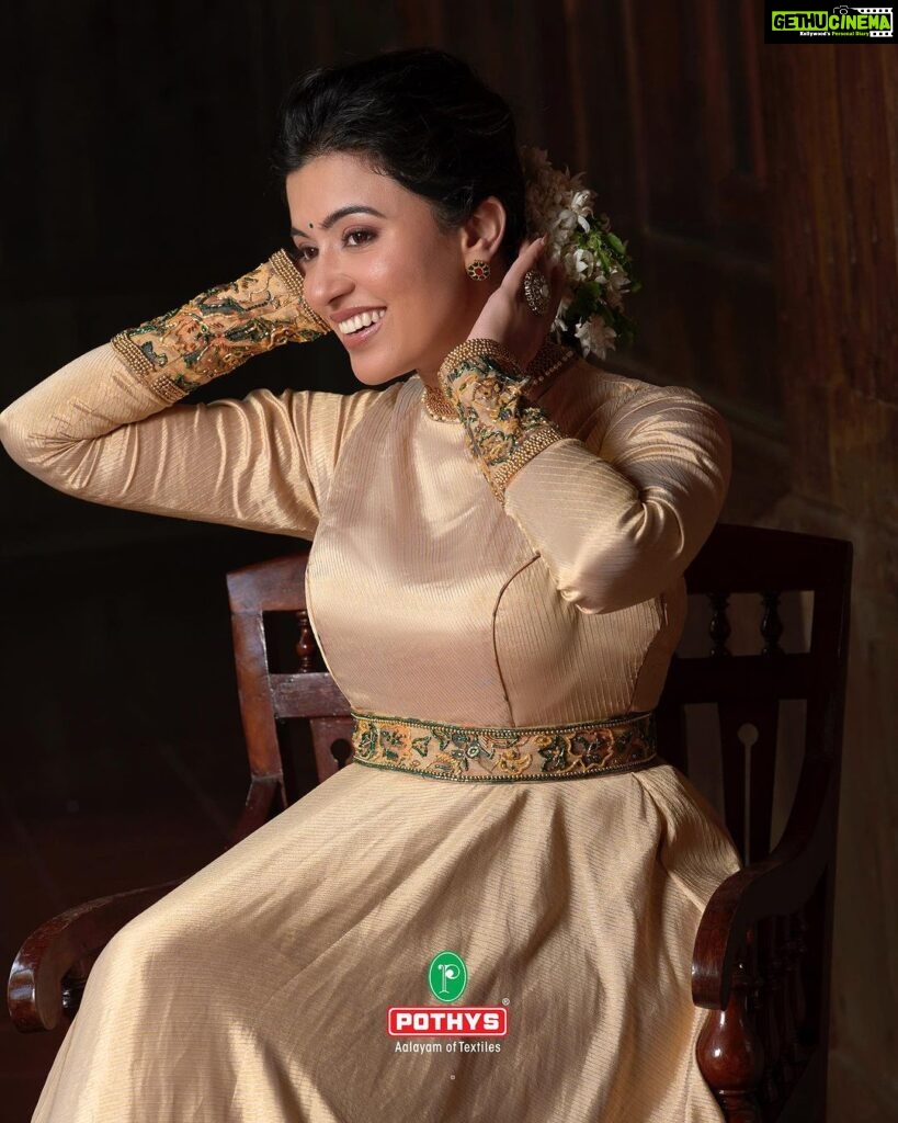 Anju Kurian Instagram - The allure of Anarkali elegance is a tale of grace, poise, and timeless charm spun into every stitch. #Anarkali #OnamAtPothys #Onam2023 Brand - @pothyskerala Photography- @shafishakkeer MUA- @shari_naressh Stylist - @rashmimuraleedharan Location - @rossittawoodcastle