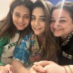 Anjum Fakih Instagram - Pyar hi pyar ♥️♥️♥️ @supriyarshukla @poonampreet7 #lafamilia