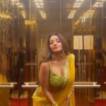 Antara Biswas Instagram - On The Auspicious 1st Day “ Navratri “ …. With Such Lovely People who Love ❤️ Me …. Thank You “BOISAR “…. #happynavratri #thankyou #god #blessed Outfit by: @rashmi_aaryaa @shreeaaryaofficial Mua: @sumitsenapati5558 Hairstyling: @shab_qureshi786 Video: @deepakpathak663