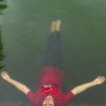 Anumol Instagram - രായിരനെല്ലൂർ അമ്പലക്കുളം ❤️🧿 #VillagePondVibes #SwimmingFun #PondsideBliss #SplashingGoodTime #SummerMemories #CommunitySwim #RefreshingDips #SwimLife #WaterEscape #pondsiderelaxation #anuyathra #anumol #bliss Rayiranellur,Naduvattam