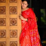 Anumol Instagram - How about this beautiful red Bandhani saree for Onam? 🌺 Thank you for gifting me this saree, Hastavem @pranavcsubash_photography click #anumol #anuyathra #onam #hastavemsaree #red #bandhanisaree Rayiranellur,Naduvattam